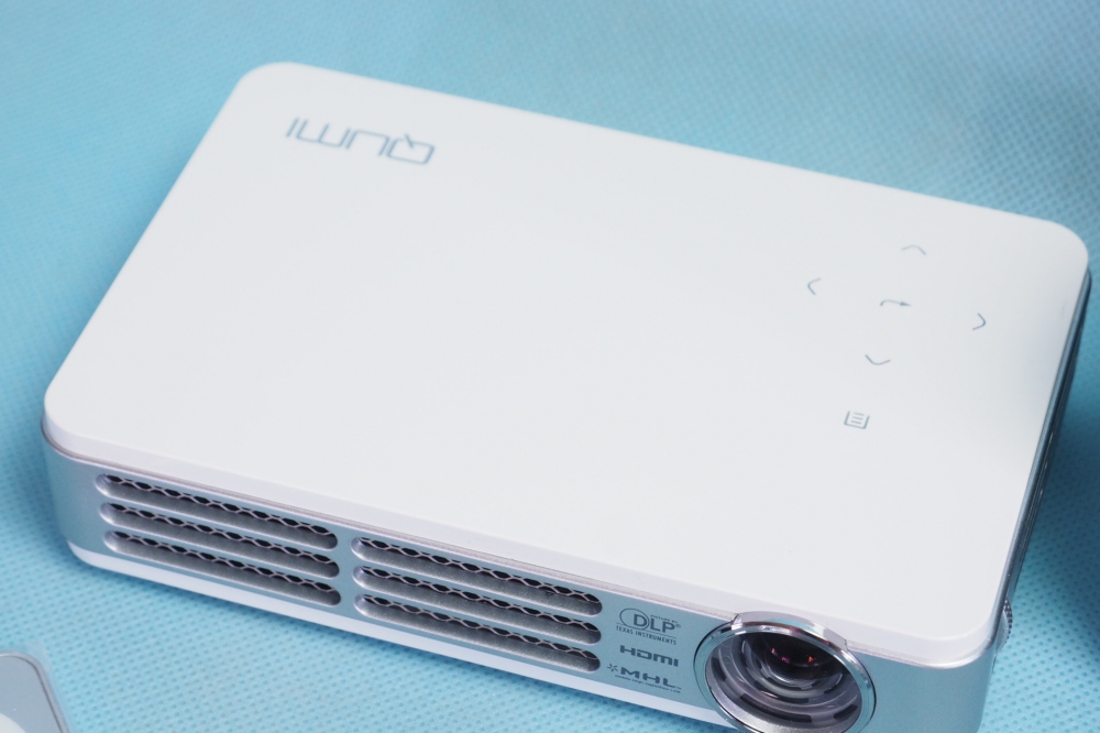 VIVITEK QUMI Q5-WT ホワイト 490g 500ルーメン LEDモバイルプロジェクター + +キャリーケース + HDMI-マイクロUSBケーブル、その他画像１