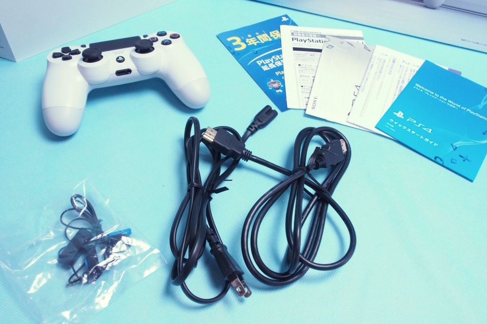 PlayStation 4 グレイシャー・ホワイト CUH-1200AB02、その他画像２