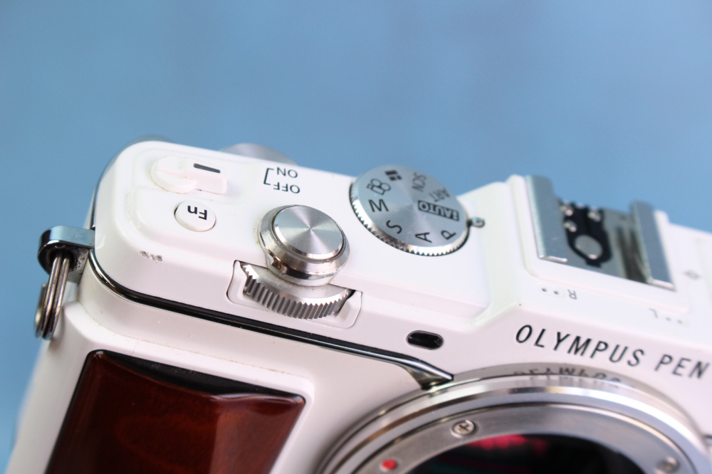 OLYMPUS ミラーレス一眼 PEN E-P5 14-42mm レンズキット(ビューファインダー VF-4セット) プレミアムモデル E-P5 14-42mm LKIT White、その他画像４