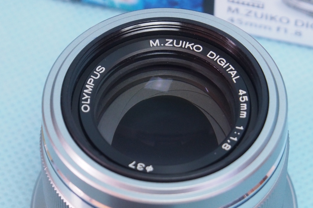 OLYMPUS 単焦点レンズ M.ZUIKO DIGITAL 45mm F1.8 シルバー + プロテクター、その他画像１