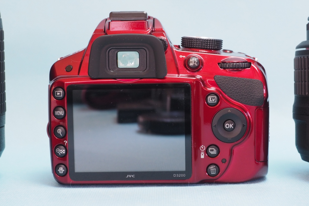 Nikon デジタル一眼レフカメラ D3200 200mmダブルズームキット 18-55mm/55-200mm付属 レッド D3200WZ200RD + カメラケース、その他画像２