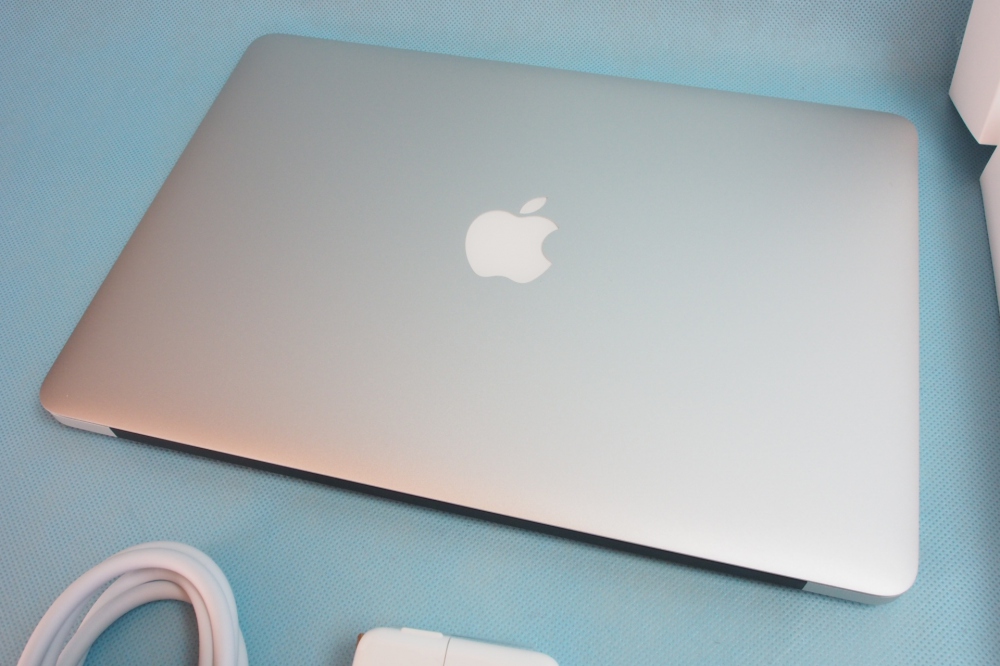 Apple MacBook Air 13.3 2.2GHz i7 8GB SSD256GB Yosemite 充放電回数71回 Early2015、その他画像３