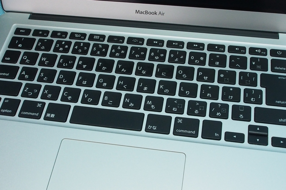 Apple MacBook Air 13inch 1.3GHz i5 4GB SSD256GB Mid2013 充放電回数123回 + ハードカバー、その他画像２