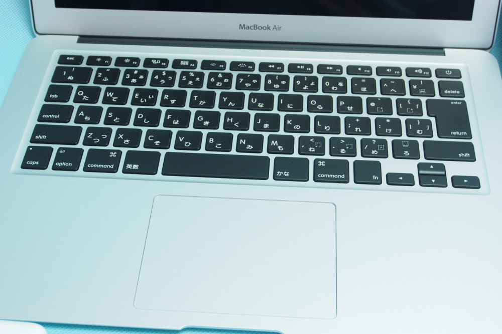 Apple MacBook Air 13.3/1.6GHz Dual Core i5/  8GB / 128GB MMGF2J/A 充放電回数6回、その他画像２