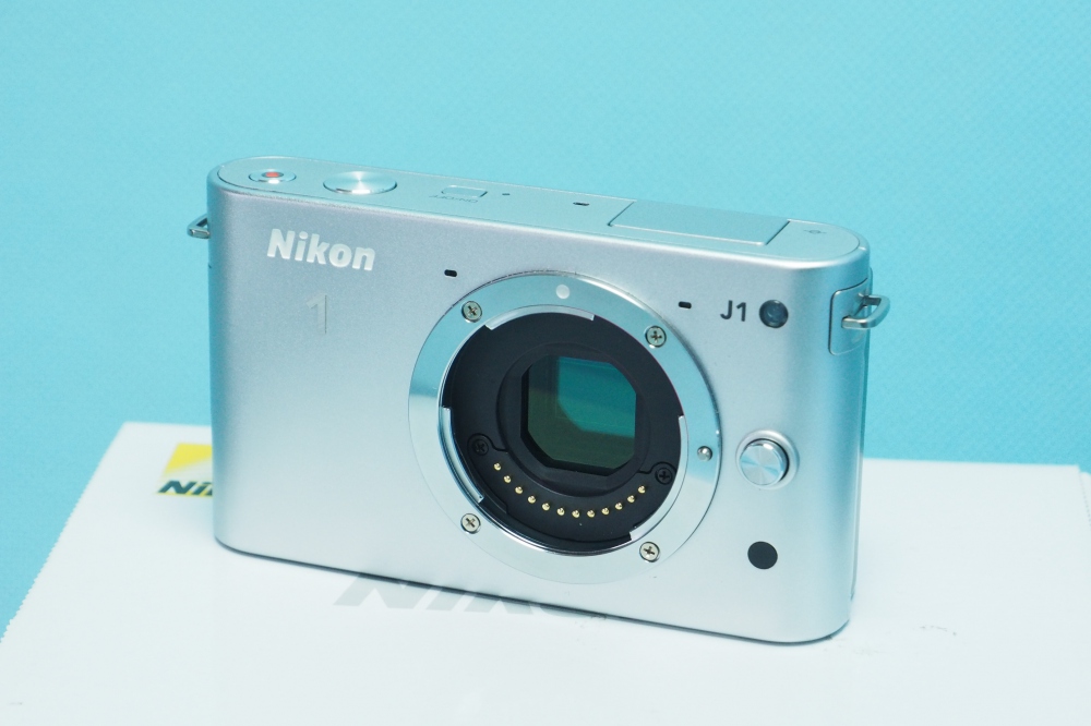 Nikon ミラーレス一眼カメラ Nikon 1 (ニコンワン) J1 (ジェイワン) 標準ズームレンズキット ホワイトN1 J1HLK WH、その他画像１