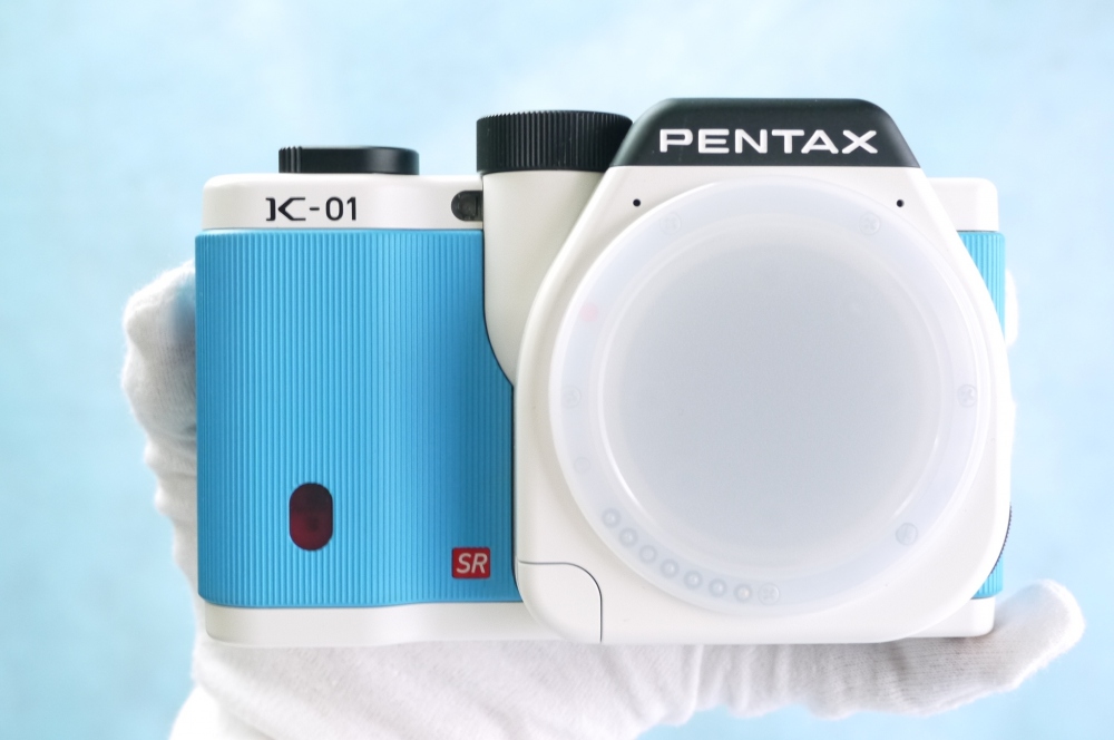 PENTAX ミラーレス一眼 K-01 レンズキット [DA40mmF2.8XS] ホワイト×ブルー K-01 WHITE/BLUE 15383、その他画像１