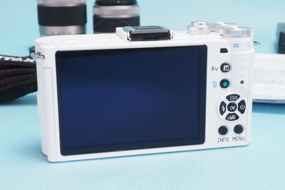 PENTAX ミラーレス一眼デジタルカメラ Q-S1 ダブルズームキット [ピュアホワイト×クリーム]、その他画像２